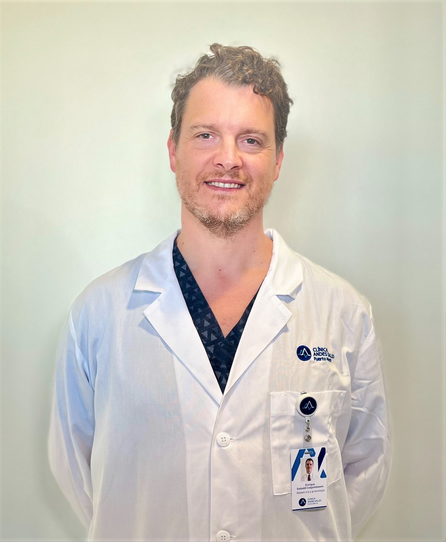 Dr. Enrique Siebald Codjambassis Clinica Andes Salud Puerto Montt